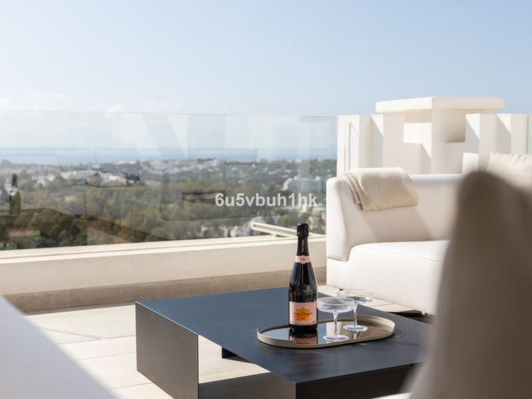 Apartment for Sale in Nueva Andalucía, Malaga 26