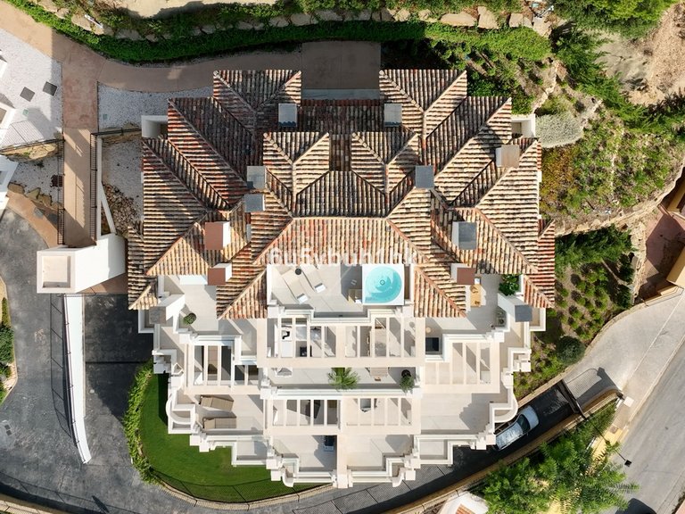 Apartment for Sale in Nueva Andalucía, Malaga 3