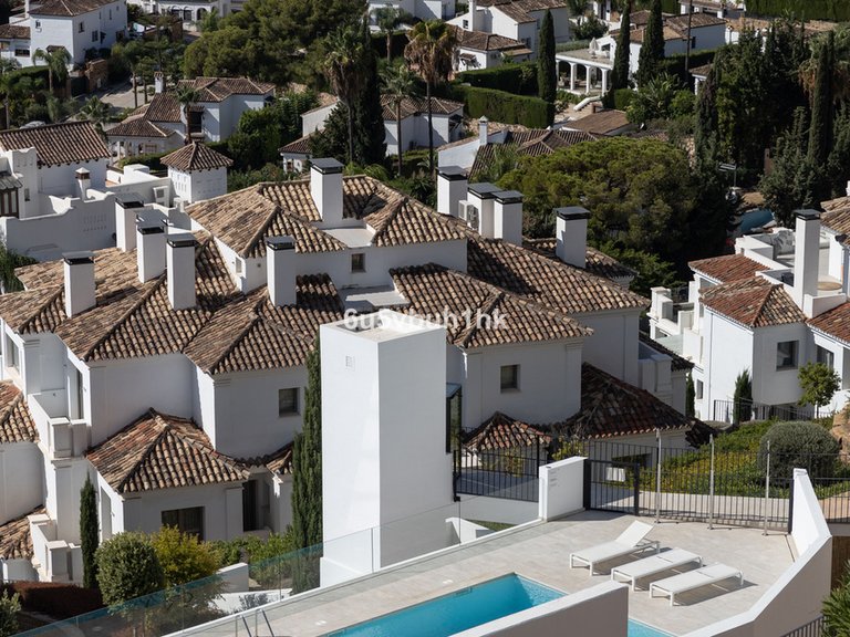 Apartment for Sale in Nueva Andalucía, Malaga 32