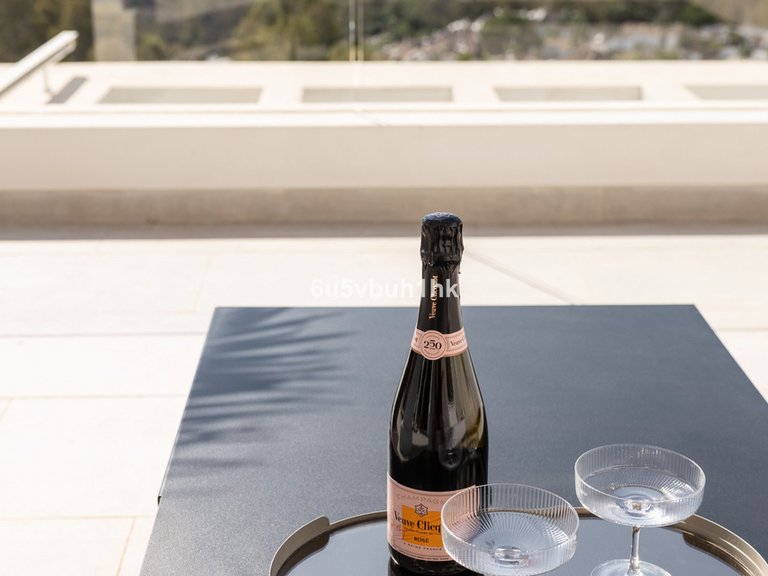 Apartment for Sale in Nueva Andalucía, Malaga 33