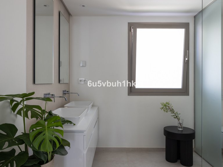 Apartment for Sale in Nueva Andalucía, Malaga 44