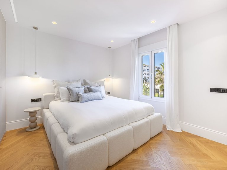 Apartment for Sale in Puerto Banús, Malaga 25