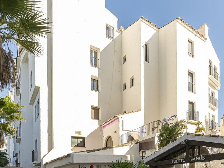 Apartment for Sale in Puerto Banús, Malaga 3