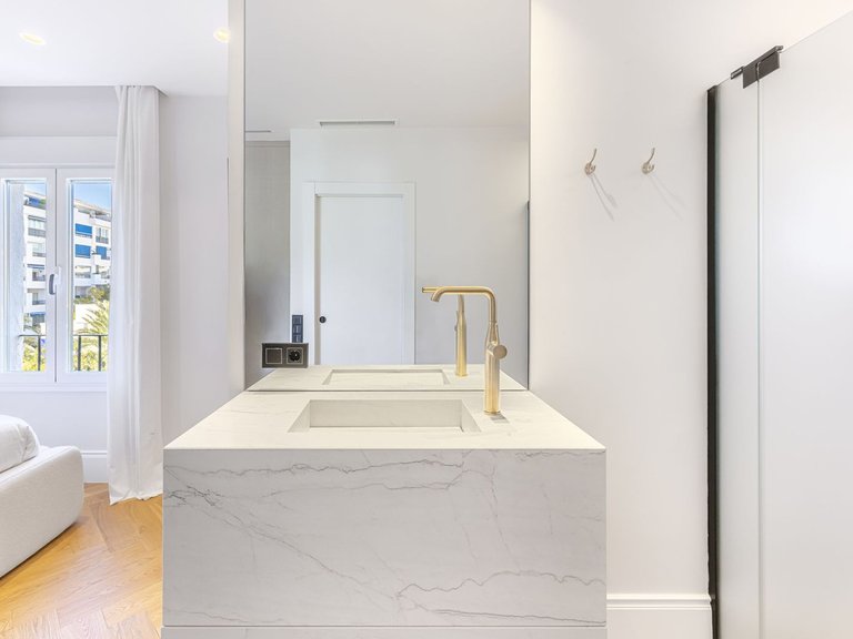 Apartment for Sale in Puerto Banús, Malaga 32