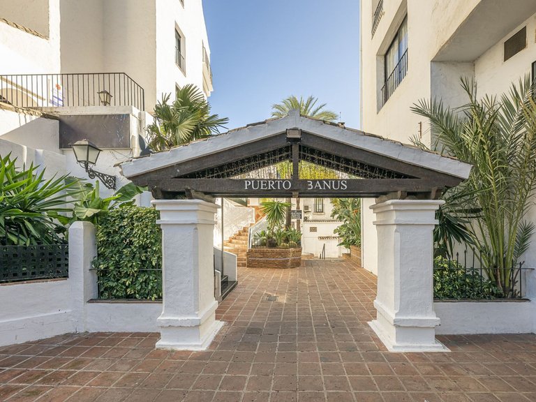 Apartment for Sale in Puerto Banús, Malaga 4