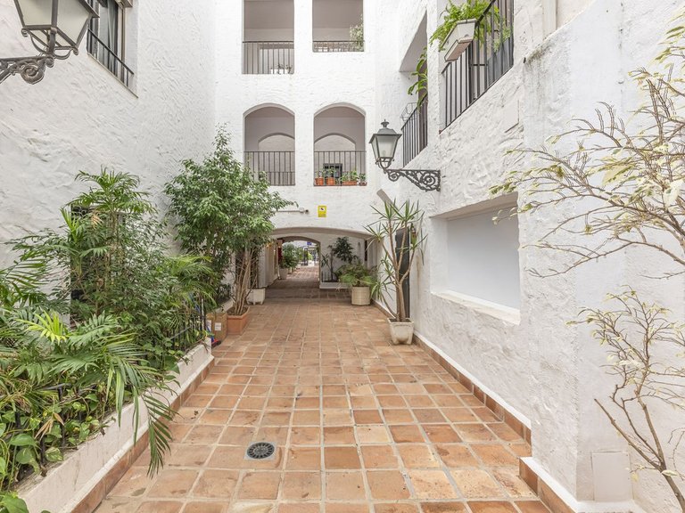 Apartment for Sale in Puerto Banús, Malaga 5