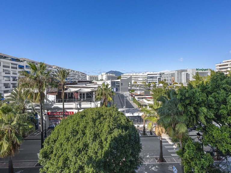 Apartment for Sale in Puerto Banús, Malaga 6