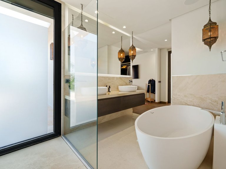Villa for Sale in Nueva Andalucía, Malaga 16