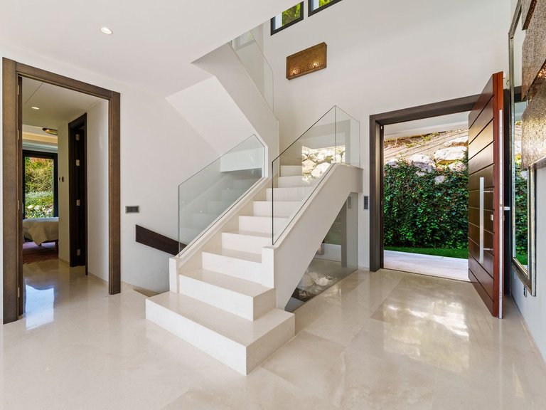Villa for Sale in Nueva Andalucía, Malaga 24