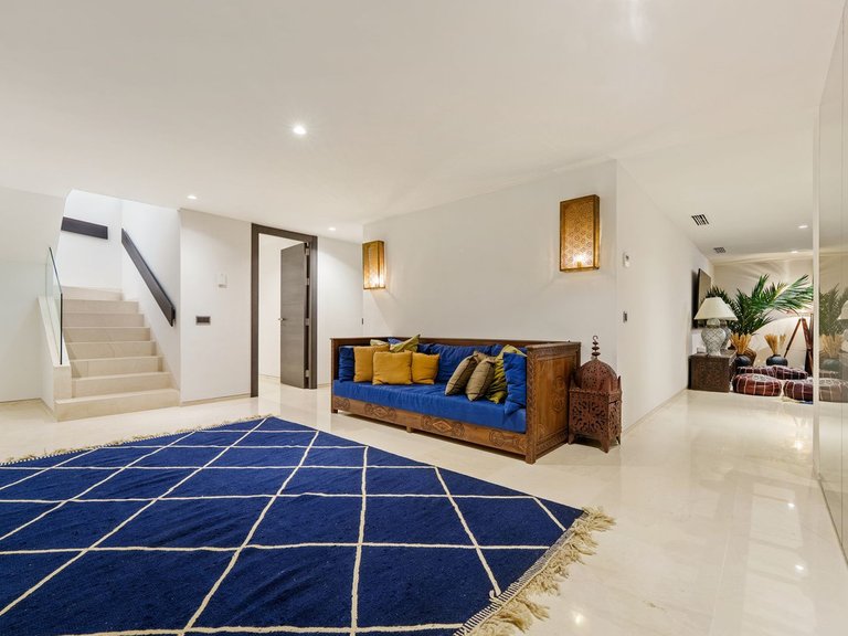 Villa for Sale in Nueva Andalucía, Malaga 25