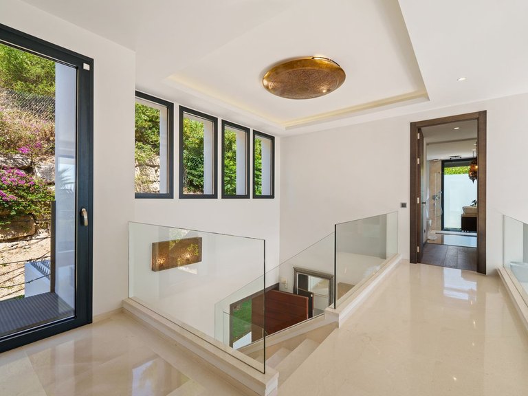 Villa for Sale in Nueva Andalucía, Malaga 29