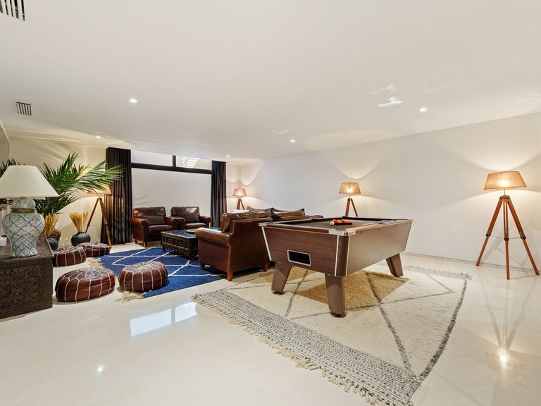 Villa for Sale in Nueva Andalucía, Malaga 32