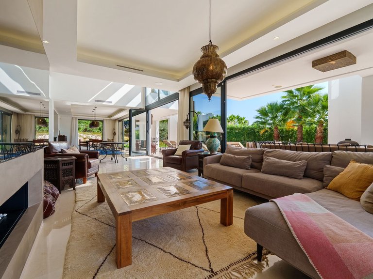 Villa for Sale in Nueva Andalucía, Malaga 35