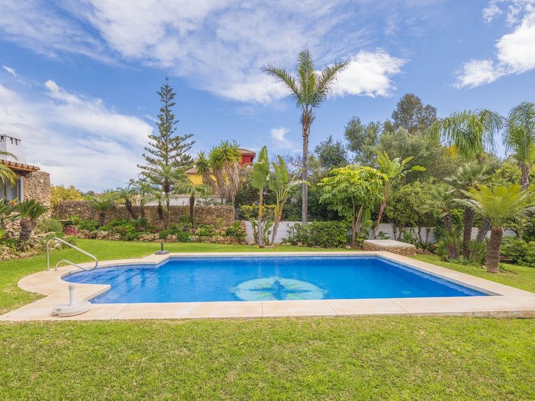 Villa for Sale in Las Chapas, Malaga 2