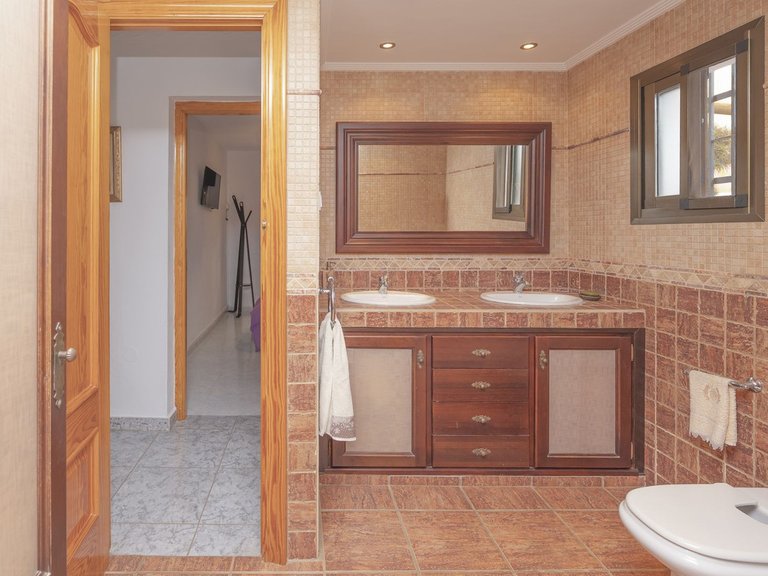Villa for Sale in Las Chapas, Malaga 27
