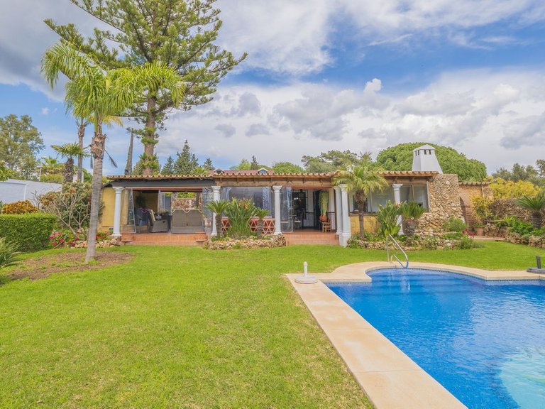 Villa for Sale in Las Chapas, Malaga 5