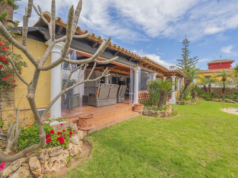 Villa for Sale in Las Chapas, Malaga 6