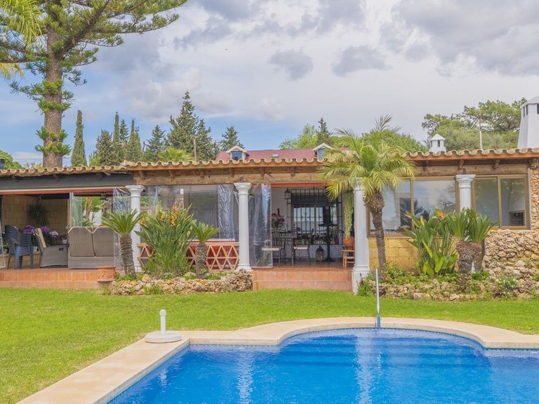 Villa for Sale in Las Chapas, Malaga 7