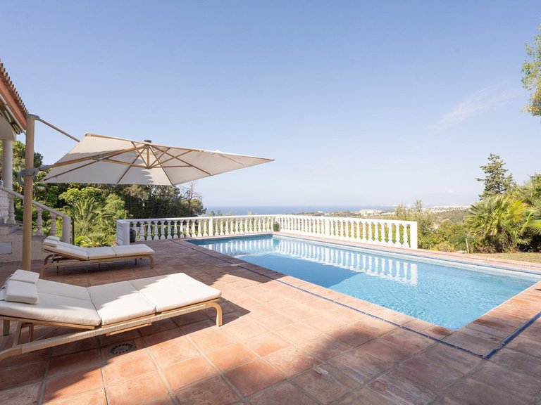 Villa for Sale in El Rosario, Malaga 1
