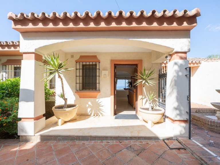Villa for Sale in El Rosario, Malaga 11