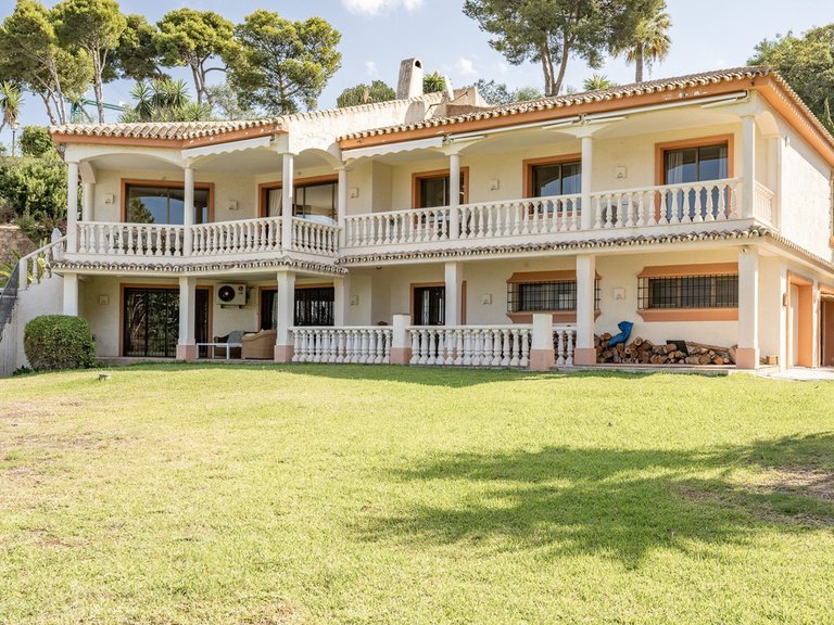 Villa for Sale in El Rosario, Malaga 2