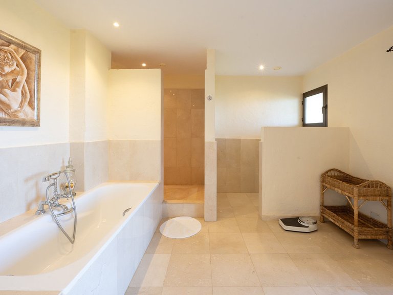 Villa for Sale in El Rosario, Malaga 24