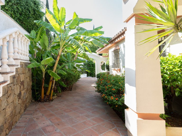 Villa for Sale in El Rosario, Malaga 26
