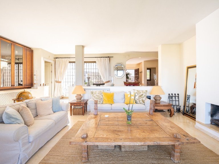 Villa for Sale in El Rosario, Malaga 3