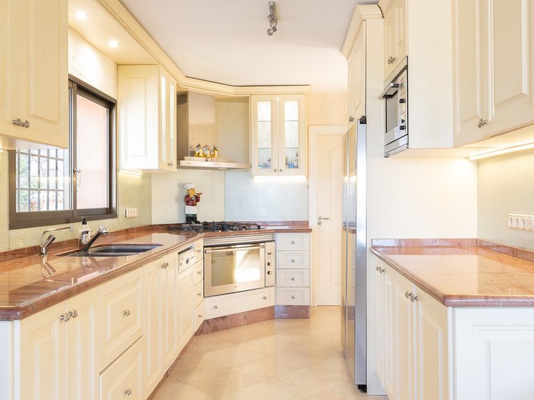 Villa for Sale in El Rosario, Malaga 4