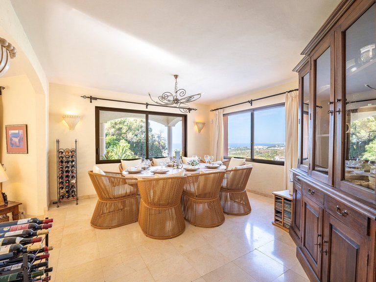 Villa for Sale in El Rosario, Malaga 5
