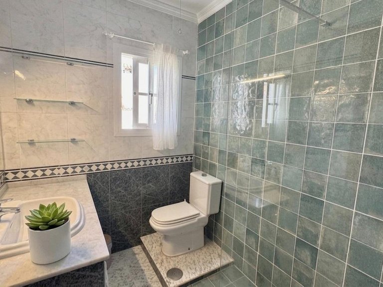 Villa for Sale in Alhaurín De La Torre, Malaga 25