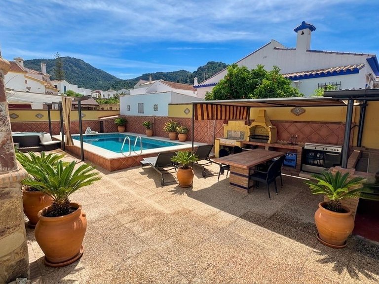 Villa for Sale in Alhaurín De La Torre, Malaga 3