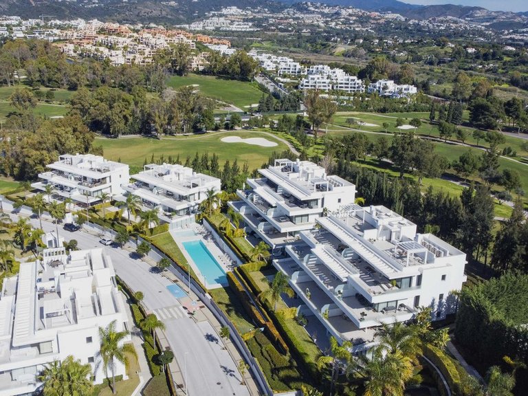 Apartment for Sale in New Golden Mile, Malaga 1