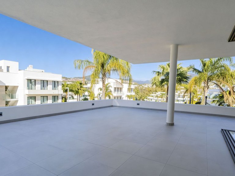 Apartment for Sale in New Golden Mile, Malaga 11