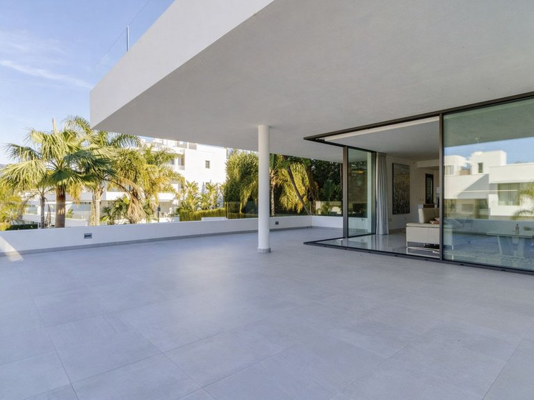 Apartment for Sale in New Golden Mile, Malaga 12