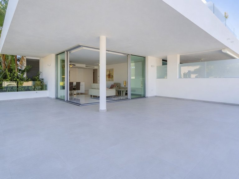 Apartment for Sale in New Golden Mile, Malaga 14