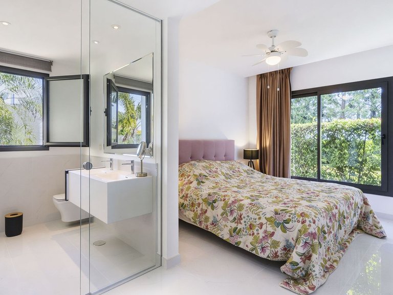 Apartment for Sale in New Golden Mile, Malaga 22