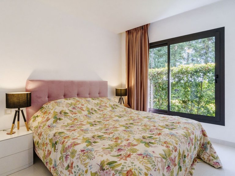 Apartment for Sale in New Golden Mile, Malaga 24