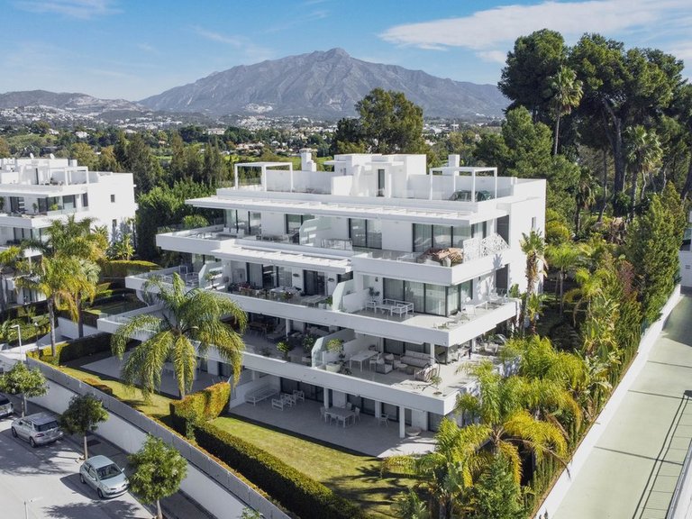 Apartment for Sale in New Golden Mile, Malaga 3