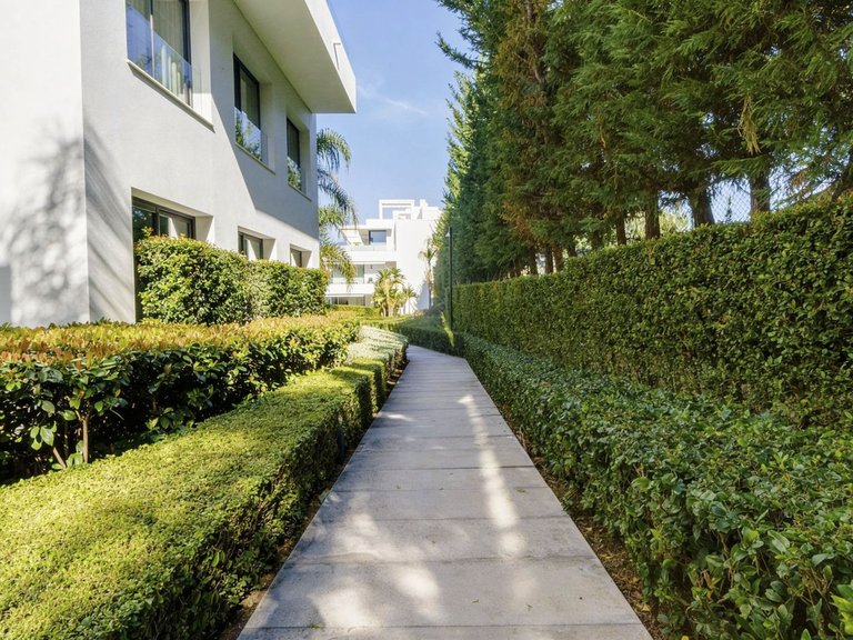 Apartment for Sale in New Golden Mile, Malaga 31