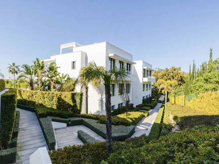 Apartment for Sale in New Golden Mile, Malaga 32