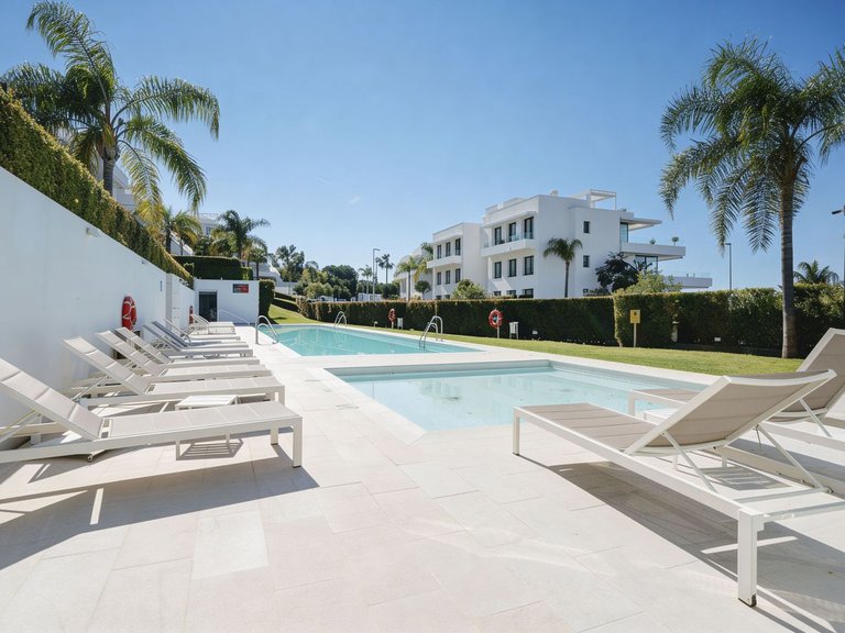 Apartment for Sale in New Golden Mile, Malaga 33