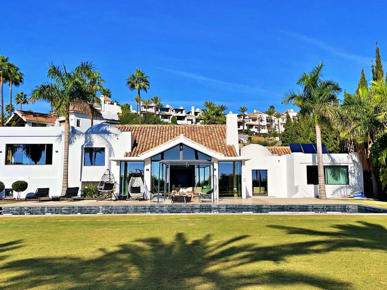 Villa for Sale in Benahavís, Malaga 1
