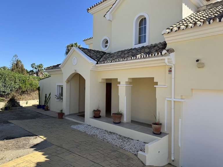 Villa for Sale in Estepona, Malaga 1