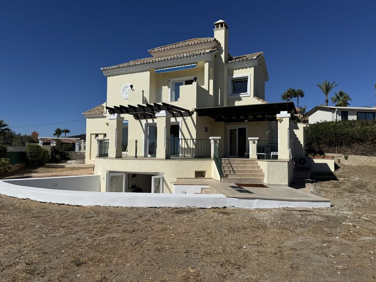 Villa for Sale in Estepona, Malaga 3