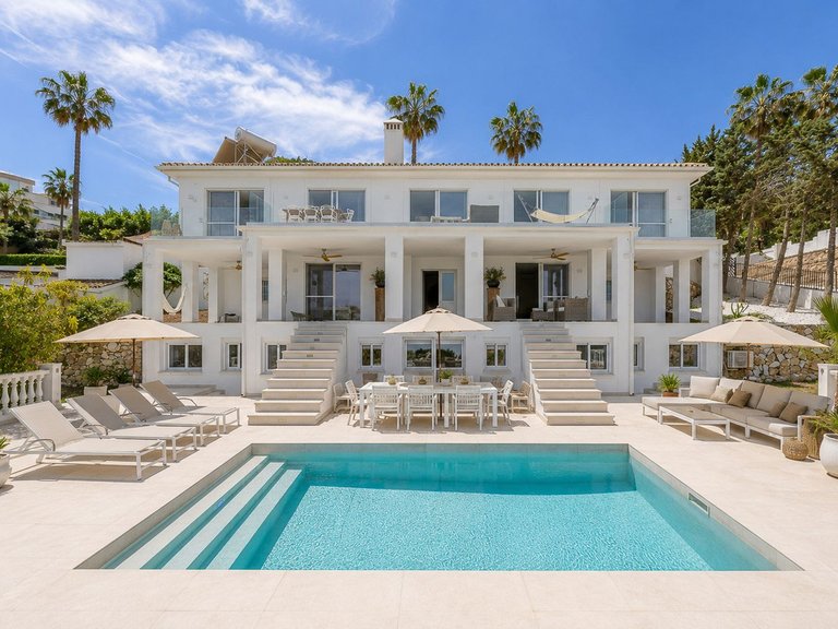 Villa for Sale in Torrequebrada, Malaga 1