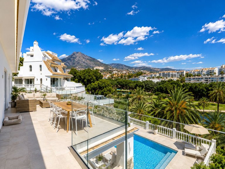 Villa for Sale in Torrequebrada, Malaga 17