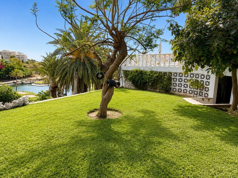 Villa for Sale in Torrequebrada, Malaga 31