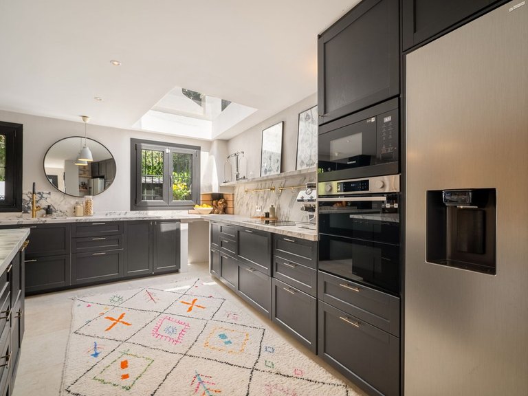Villa for Sale in The Golden Mile, Malaga 11