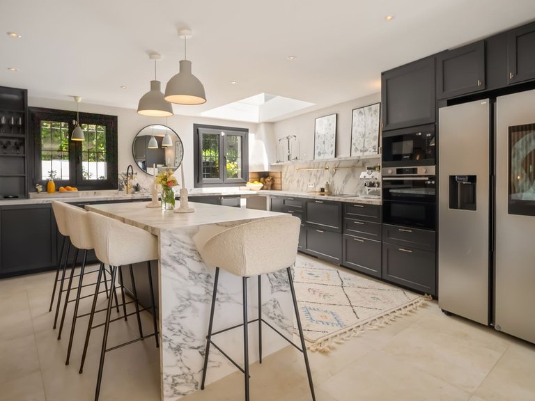 Villa for Sale in The Golden Mile, Malaga 14